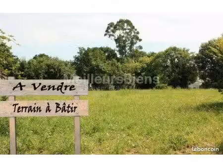 terrain 784 m² florentin