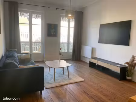 appartement meublé 60 m² – hyper centre avec balcon et belle vue