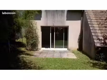 f2 climatisé avec jardin refait à neuf + parking