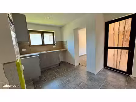 à louer – studio rénové de 30 m² avec terrasse privative