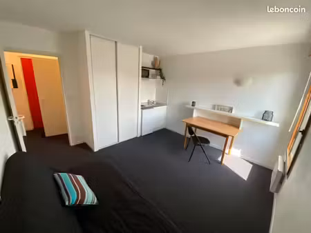 studio meublé 20 m² – vue sur le port – parking – centre-ville de redon