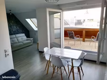 t2 meublé de 52 m2 + terrasse 795 charges comprises
