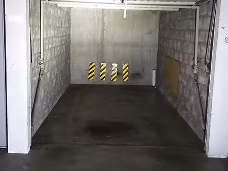 garage box fermé à louer - sous sol sécurisé - evry
