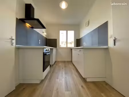 maison 2 chambres + bureau : 90 m2 - centre-ville montval - refait à neuf