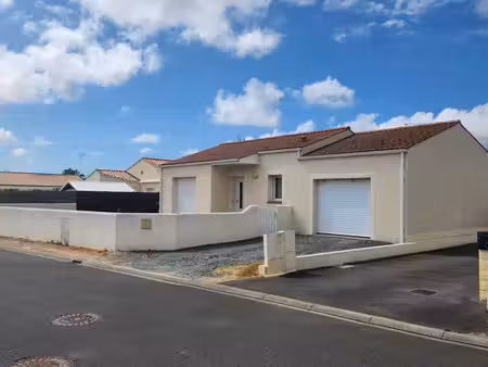 maison à louer 92m²   3 chambres  avec garage de 25m²