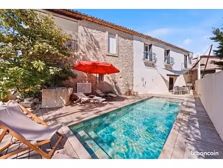 grande propriété d'environ 300 m² avec piscine – 2 maisons mitoyennes communicantes (3 log