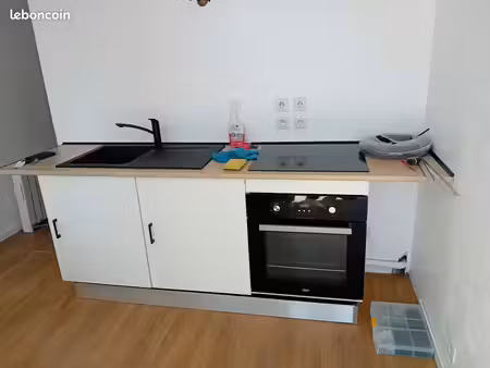 petite maisonnette toute équipée avec mezzanine
