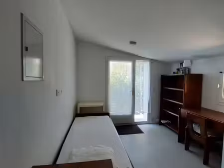 studio indépendant meublé pour étudiant à louer dans villa