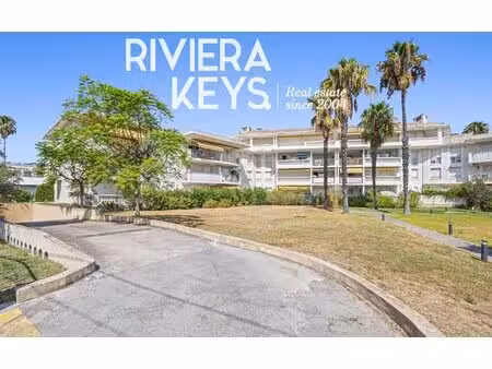 golfe-juan – appartement 2 pièces de 42 m² avec terrasse de 8 5 m² – rue calme  plages et 