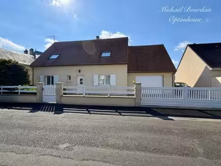 exclusivité – le lude – maison 4 chambres - vie de plain-pied - 3 garages - terrain clos -