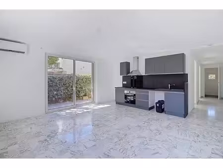 location maison 4 pièces 78.4 m² à draguignan (83300)  1 250 €