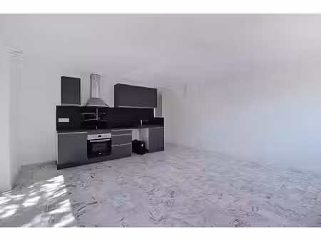 location maison 4 pièces 78.4 m² à draguignan (83300)  1 333 €