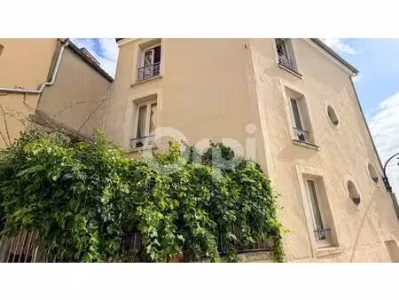 maison ancienne avec cour et cave a vendre sur vernouillet