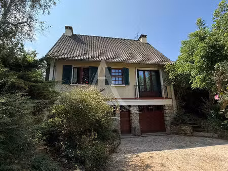 maison de 131.41m² avec jardin et dépendance