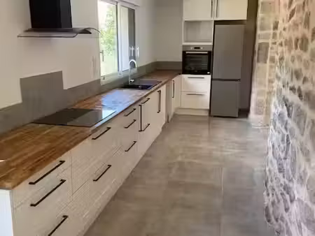 location meublée maison 5 pièces 137 m² à plogonnec (29180)  1 225 €
