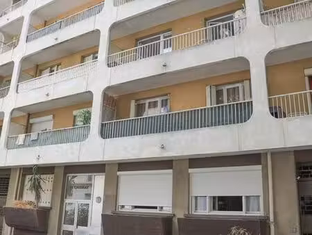 studio 1 pièce 28 m²