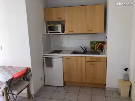 studio meublé 23 m² + terrasse 6 m² – proche lycée jean perrin