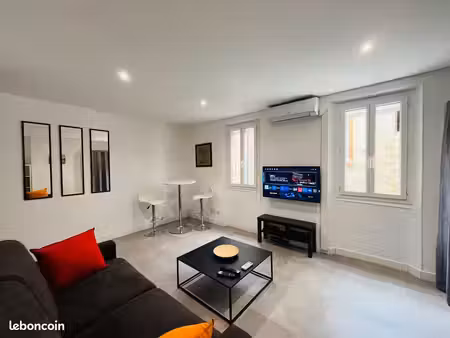 pour étudiant - joli studio 25m2 meublé climatisé - rue paradis vieux port