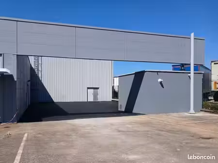 entrepôt/ réserve/ cellule commerciale