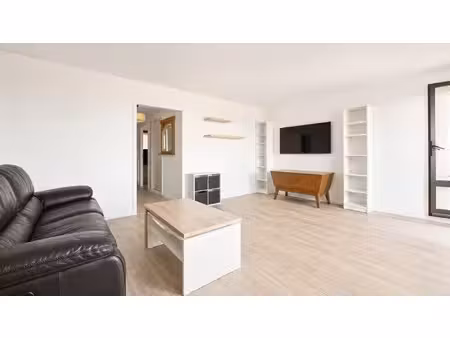 à louer meublé à dax centre – appartement t2 de 46 09 m² avec terrasse et parking