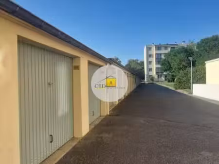 parking/box saint-priest