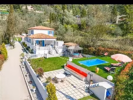 propriété 6 pièces 195m2