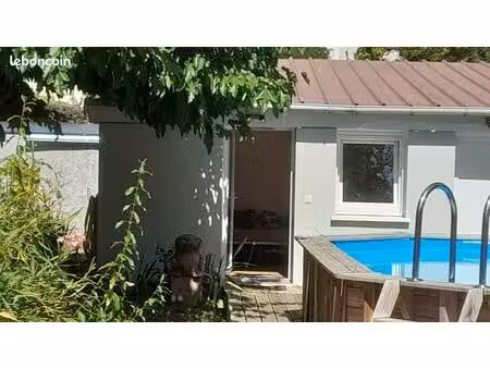 dépendance en rez de jardin dans propriété privée. accès indépendant