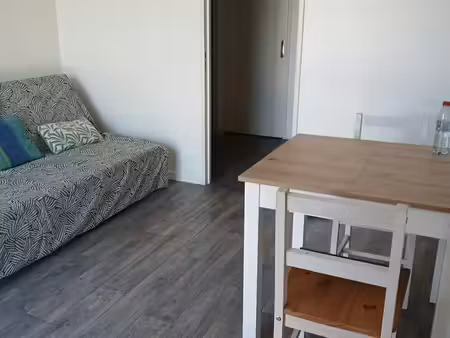 particulier loue t1 rénové chauffage et eau inclus