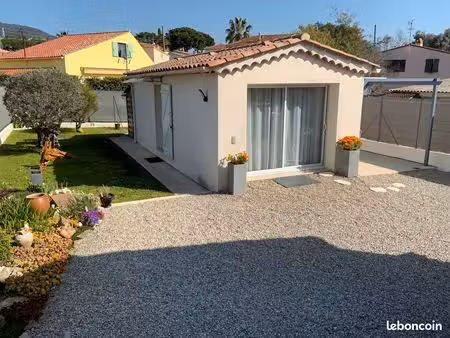 studio meublé et climatisé à mandelieu la napoule (bail étudiant 9-10 mois)