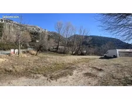 terrain à bâtir de 1332 m² à escragnolles (06)
