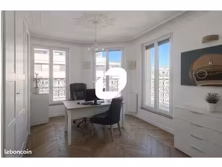 bureau 54 m²