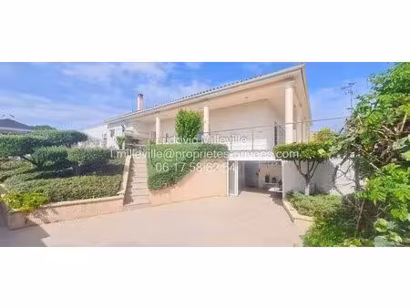 jolie villa de 156m² avec grand garage/piscine sur jardin paysager de 1161m²