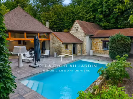 propriété avec piscine en coeur de village