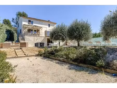 villa avec piscine  jardin et vue à vendre à proximité de bonnieux
