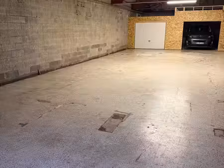location box de stockage   garage .places de stationnement moto