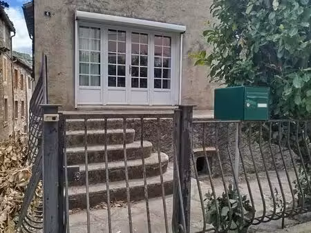 maison de village avec extérieur