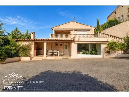villa 9 pièces 251 m²
