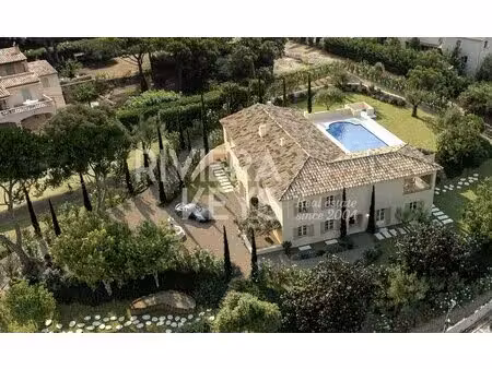sainte-maxime : bastide d'architecte rénovée au cœur d'un parc paysager