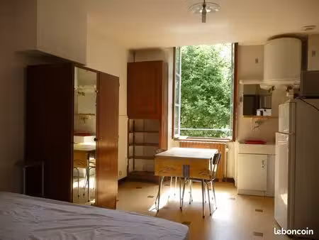 studio meublé de 25m   lumineux privas