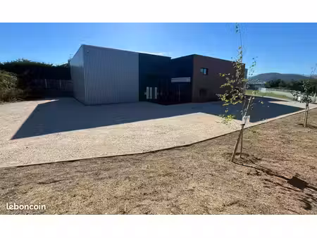 local commercial 870 m² davezieux