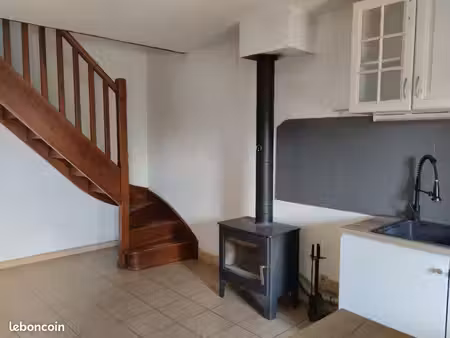 loue maison dans hameau à sceautres (ardèche)