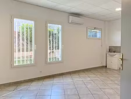 local professionnel 39 m2 avec grand parking