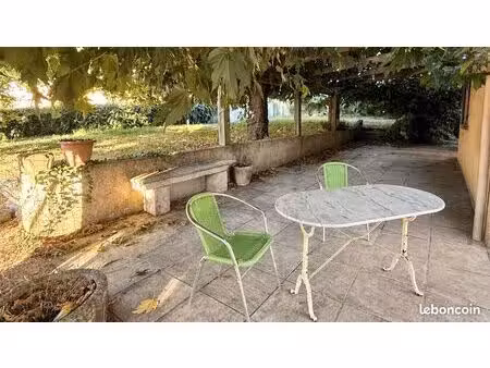 rare à toulaud – maison familiale de 137 m² avec piscine – 350 000