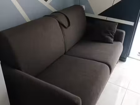 studette avec wc à l'exterieur