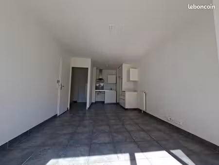 a vendre 2 pièces de 41 m2 avec balcon et parking - 200 mètres de la gare d'ermont-eaubonn