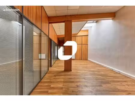 bureau 158 m²