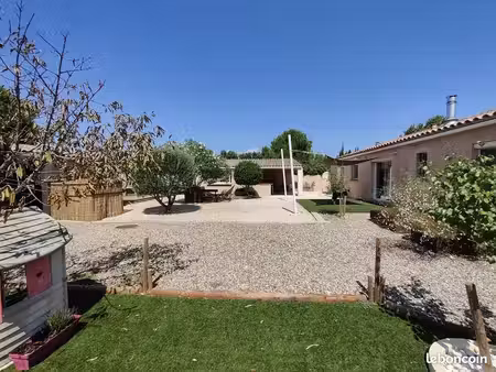 maison t5 de 120 m² + 25 m2 de dépendance  garage et atelier et piscine semi enterrée en b