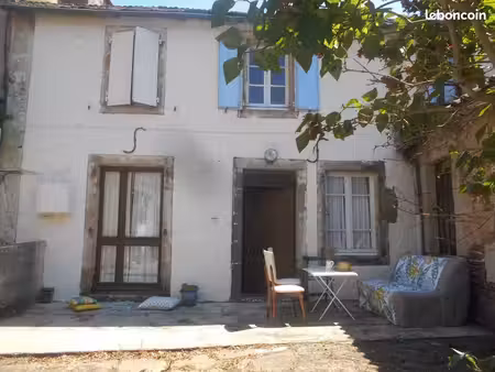 maison à vendre dans le parc naturel des grandes causses. 80 m2 habitable au coeur de la f