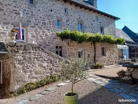 propriété de caractére avec jardin et dépendance