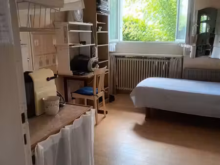 studio à 50 m staps  iut inui. proche gare sncf et routière. laroque bus  ou covoiturage